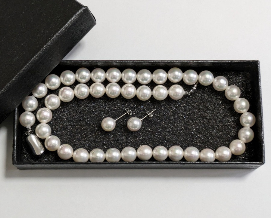 花珠真珠のような照り/ミガキ貝パールネックレス 9mm イヤリングorピアスセット　フォーマル 入園式 入学式　冠婚葬祭