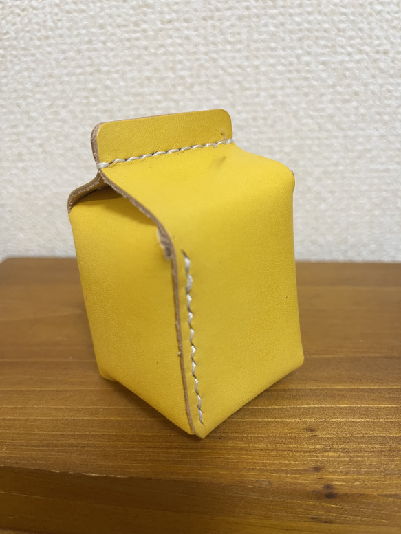 革のニコちゃん貯金箱❤︎牛乳パック型❤︎ビタミンカラー4色からどうぞ❤︎ 11枚目の画像