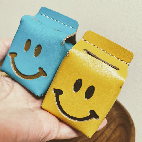 革のニコちゃん貯金箱❤︎牛乳パック型❤︎ポップな4色からどうぞ