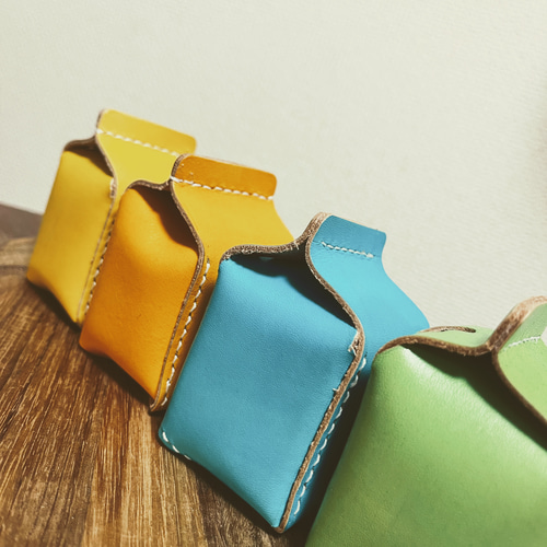 革のニコちゃん貯金箱❤︎牛乳パック型❤︎ポップな4色からどうぞ