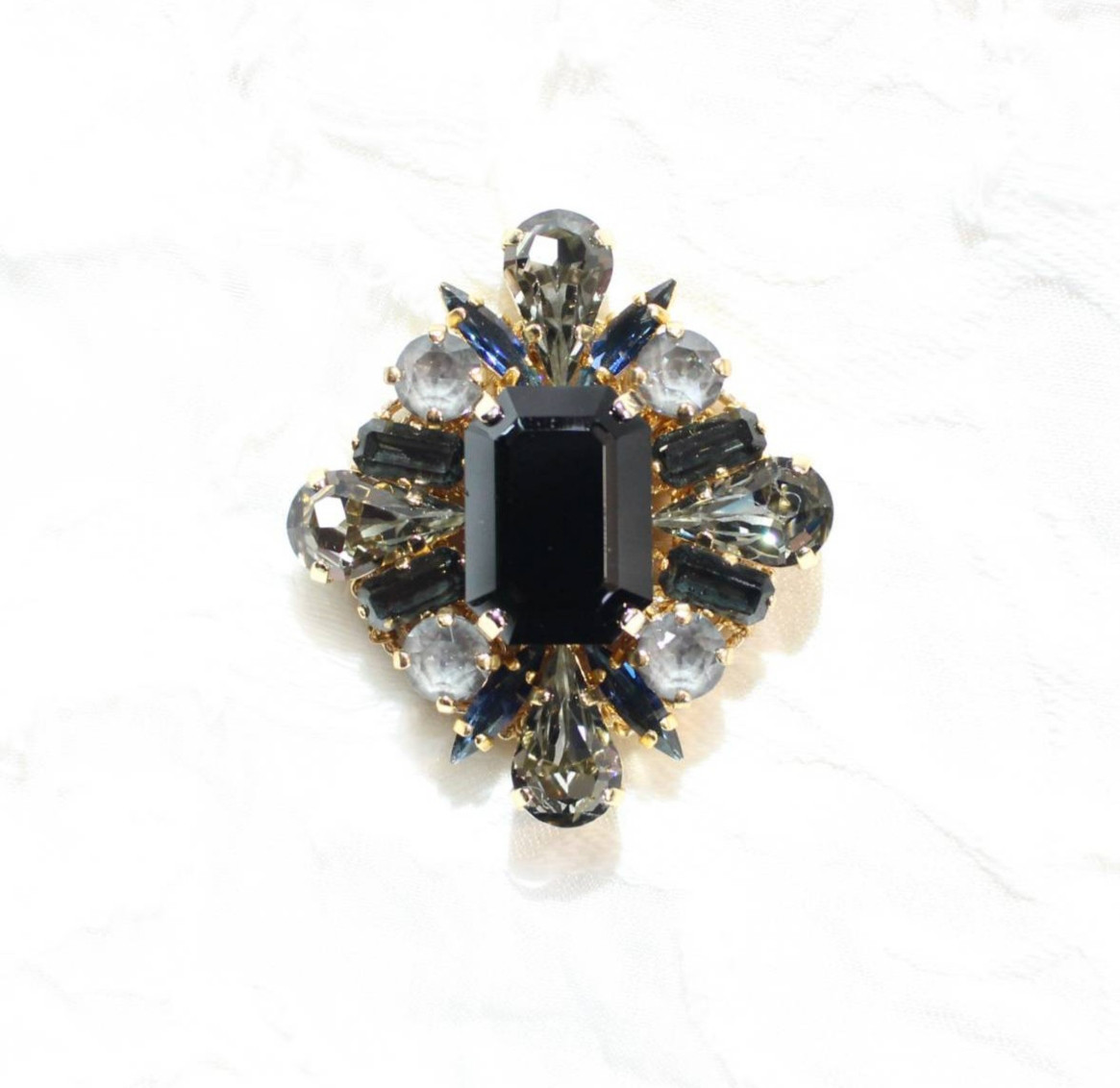 大きめ ブラックビジュー スワロフスキー ブローチ