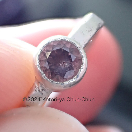 タイ厳選】色が変わりすぎて逆にクレームが怖い 「Bas」のカラー