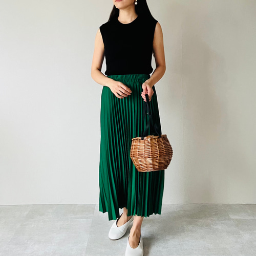 プリーツロングスカート 黒とオリーブグリーン お値下げ☆AZUL オリーブグリーン プリーツロングスカート - メルカリ