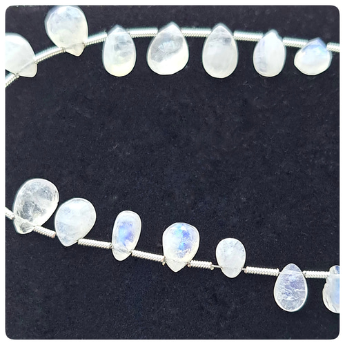 連販売∴天然石ビーズ∵レインボームーンストーン ラフペアシェイプ