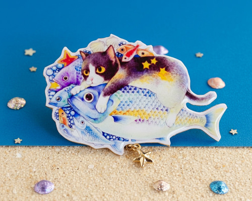 虹色の魚と猫のブローチ ブローチ falso 通販 17371930｜Creema(クリーマ)