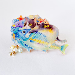 虹色の魚と猫のブローチ 1枚目の画像