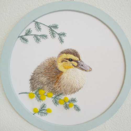 かるがもとミモザの手刺繍壁飾り タペストリー・壁掛け ナツシロギク