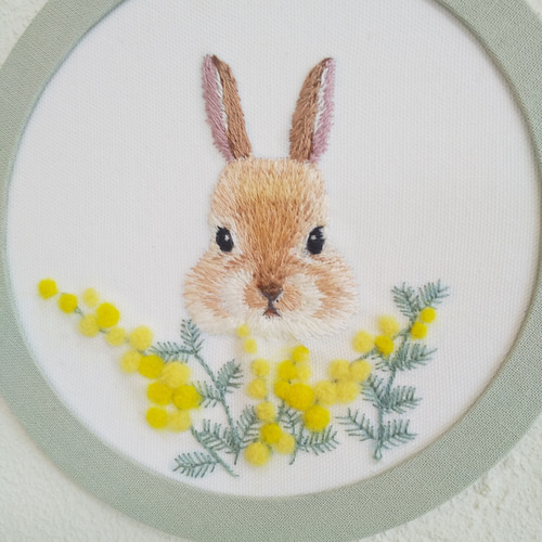 うさぎとミモザの手刺繍壁飾り タペストリー・壁掛け