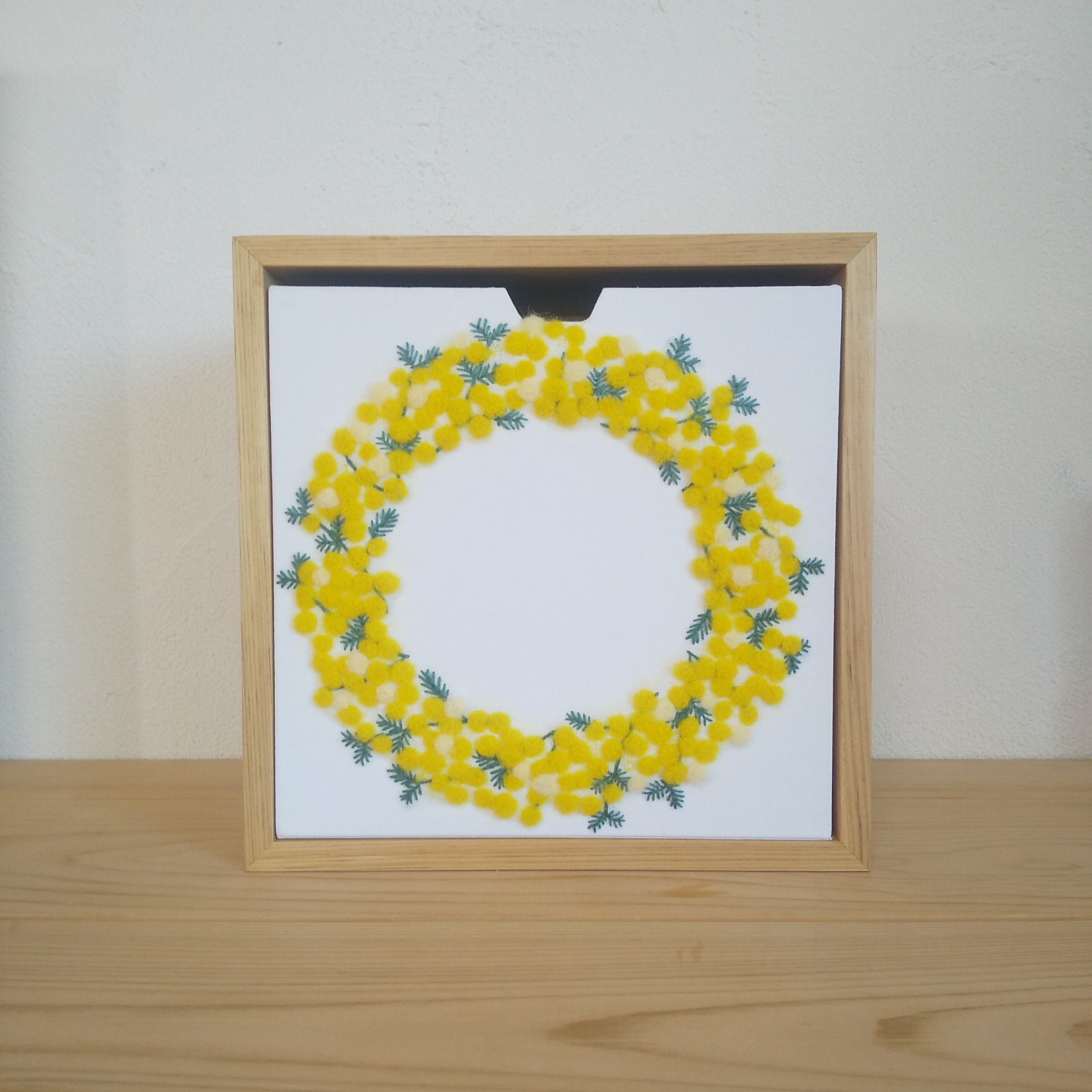 受注制作　国産ひのきとカルトナージュの卓上チェスト　Lサイズ引き出し (手刺繍ミモザリース）