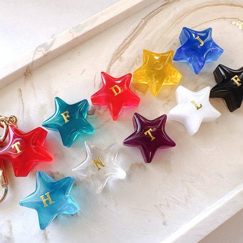 カラースプレーなイニシャル　☆R☆　キーホルダー 名入れ・全19色】ミニ星型☆イニシャルキーホルダー／アンブレラ