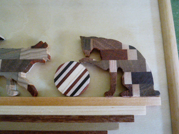 猫がモチーフの置き飾り　寄木細工＋銘木フレーム 7枚目の画像
