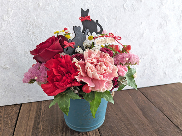 【生花】猫のシルエットがお洒落な母の日アレンジメント　【予約販売】 1枚目の画像