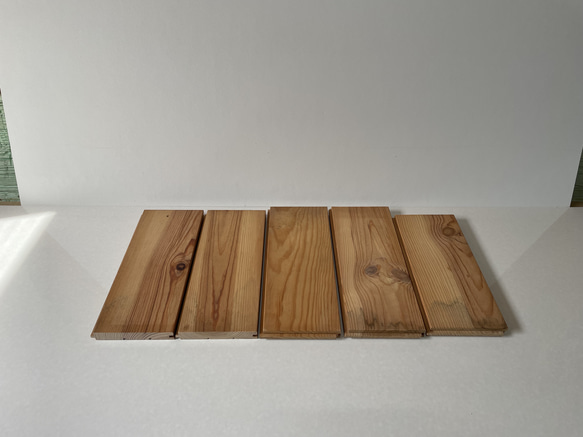 松のフローリング　2㎝厚　4枚＋おまけ1枚　無垢板　生き節 9枚目の画像