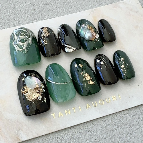 マラカイトグリーン 深緑 ネイルチップ 漆黒 ブラック ダークカラー