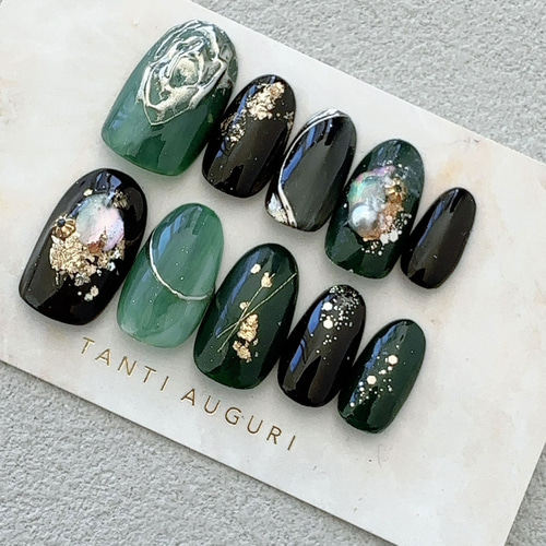 マラカイトグリーン 深緑 ネイルチップ 漆黒 ブラック ダークカラー