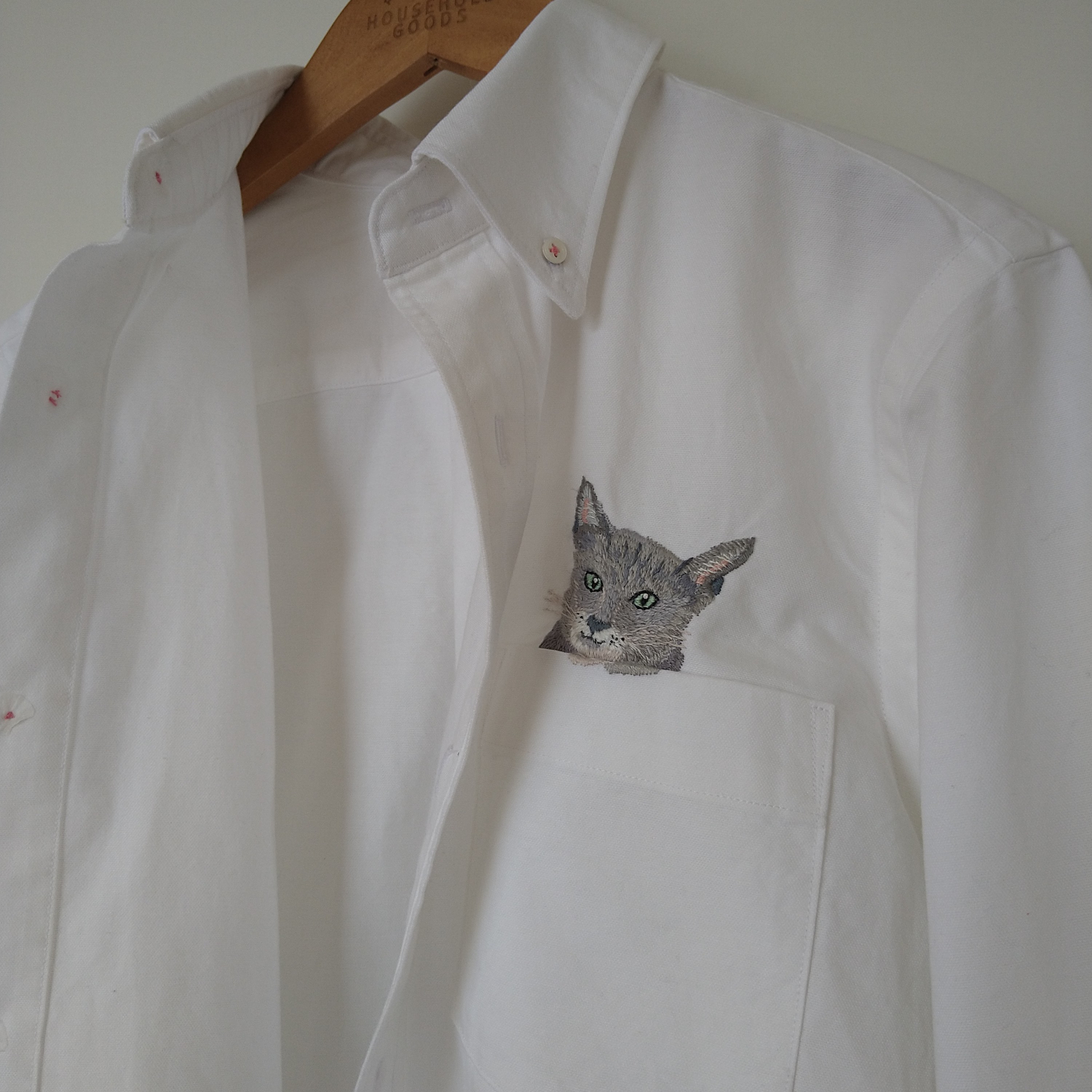 天然素材のメンズシャツ/ネコシャツ（Mサイズ）/コットン100%/ボタンダウン白シャツ