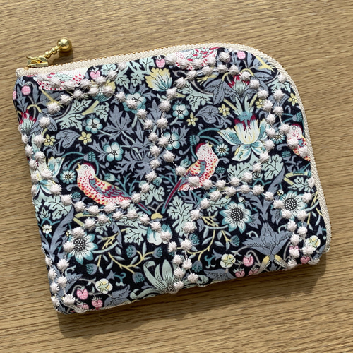 ミナペルホネン ストロベリーシーフ タンバリン チャコール ミニ財布  