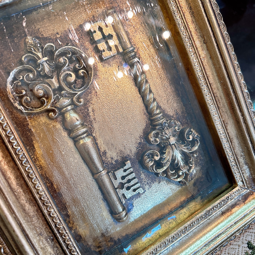 アンティークなインテリア装飾品 額縁 ウォールデコ ロイヤルキー（a-1