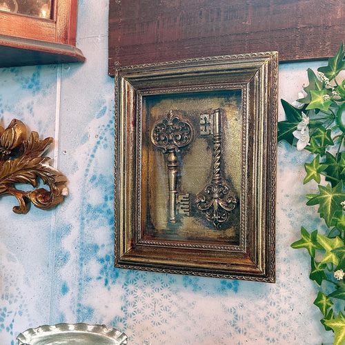 アンティークなインテリア装飾品 額縁 ウォールデコ ロイヤルキー（a-3