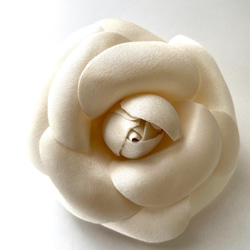 カメリアコサージュ(オフホワイト、ピンク、パープル) コサージュ