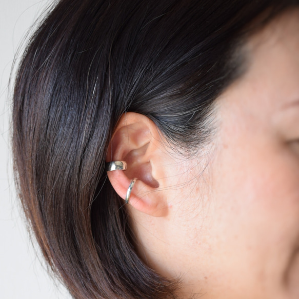 イヤーカフ 片耳用 6mm シルバー925 丸 小ぶり メンズ  シンプル  付け方 大人 カップル お揃い 50代 12枚目の画像