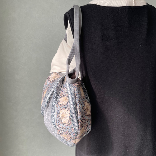 グラニーバッグ グラデーションカラー ビーズ付き Crochet] Sparkly grid granny square bag - YouTube