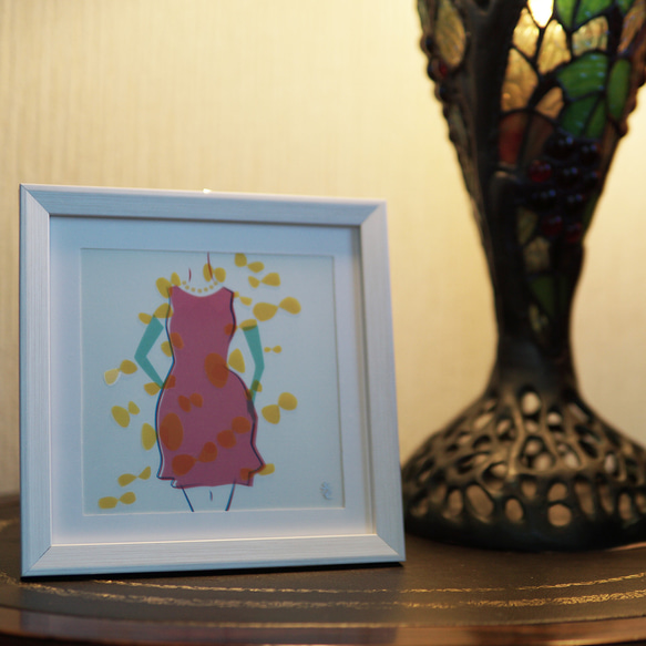 【蝶のドレス】イラスト 切り絵 透ける 透明 インテリア 絵 額付き グラフィック アート プレゼント ラッピング 3枚目の画像