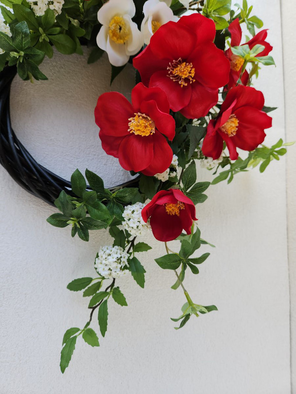 高貴な花　椿と小手毬　リース　椿　大きいリース　造花　インテリア　　紅白 5枚目の画像