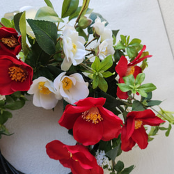 高貴な花　椿と小手毬　リース　椿　大きいリース　造花　インテリア　　紅白 3枚目の画像