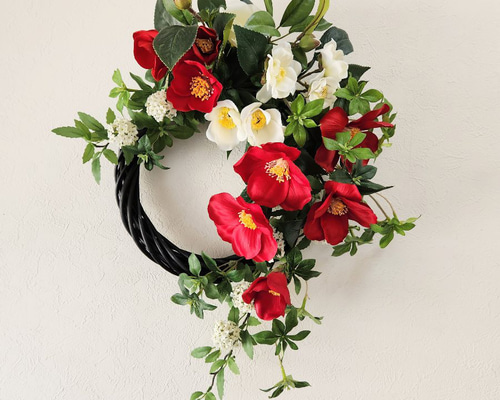 商品名【巴】豪華！❤ ダリアと椿と紅白マムのお正月リース造花フラワーリース 商品名【巴】豪華！❤ ダリアと椿と紅白マムのお正月リース造花