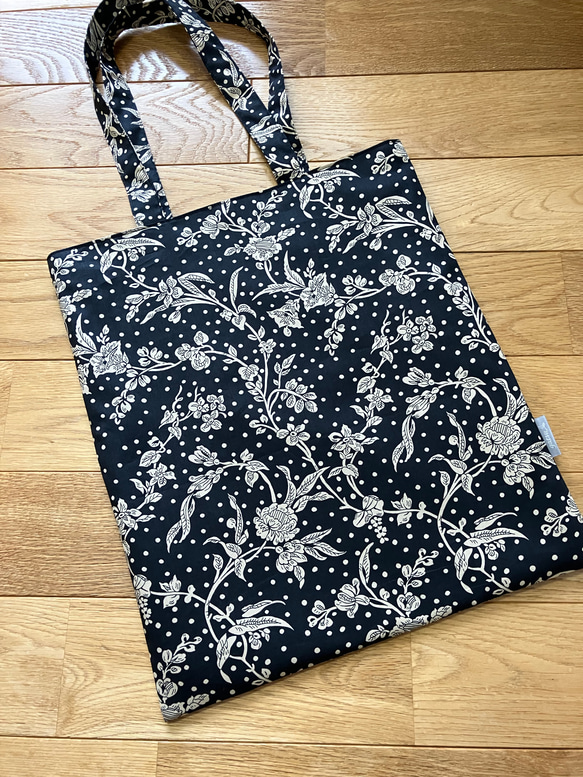 リバティ　ハンドメイド　スマホショルダーバック　縦20㎝×横13㎝マチなし リバティハンドメイドスマホショルダーバック縦20㎝×横13㎝マチなし