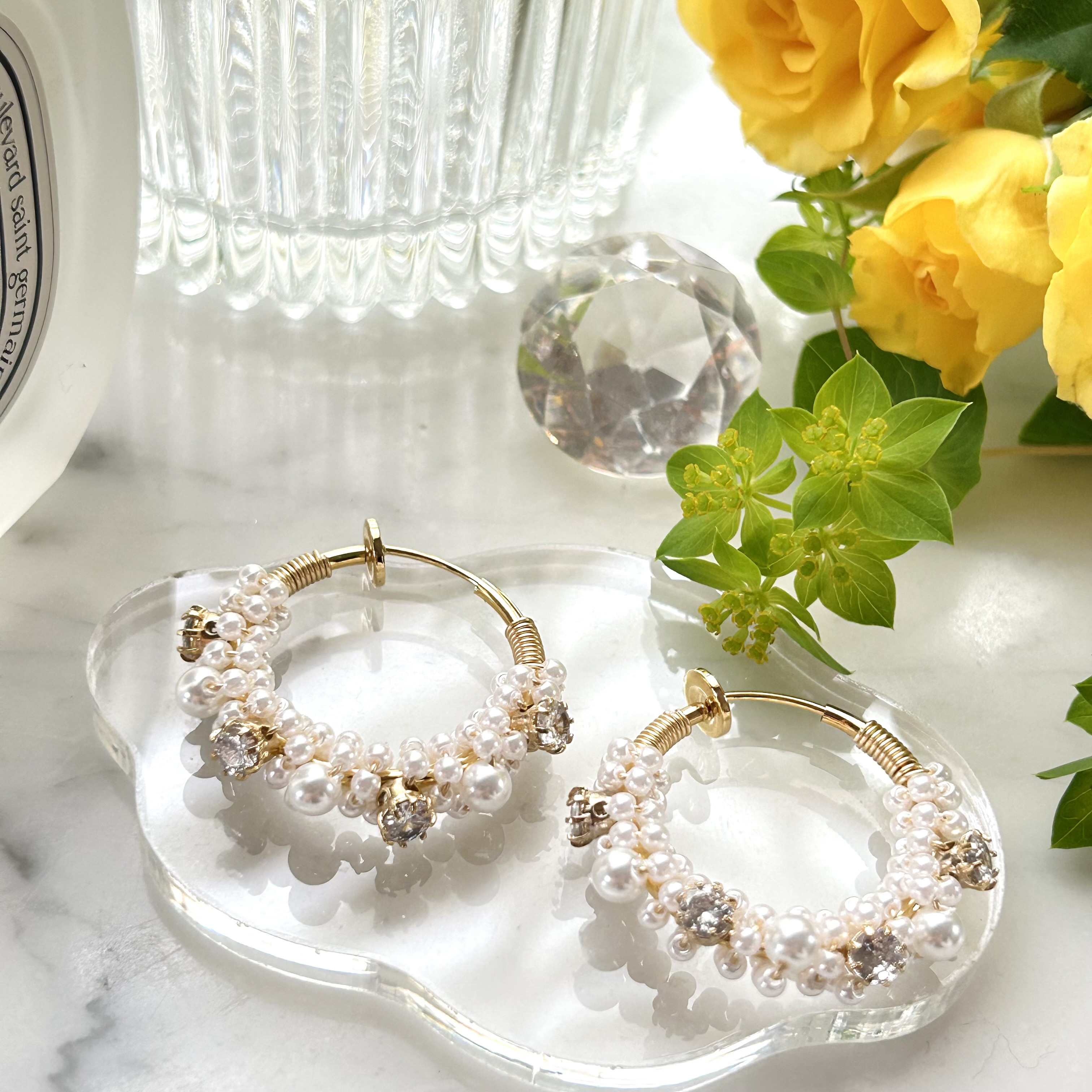 パール×クリスタルのフープイヤリング