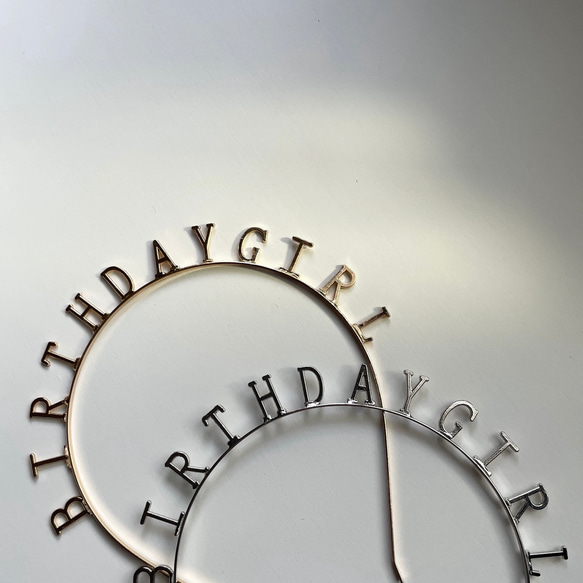 《 birthday headbund》カチューシャ　バースデーカチューシャ　誕生日　アニバーサリー　キラキラ　お祝い 4枚目の画像