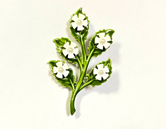 【ビンテージ 　エナメル　白い花　グリーン　の　ブローチ】アメリカ製　パール 4枚目の画像