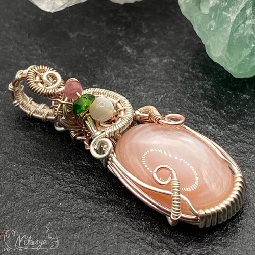 ピンク×ホワイトシェル（蝶貝）18K　クロス×ハート　ペンダントトップ 大人気】K18PG白蝶貝・フラワーシェルネックレス