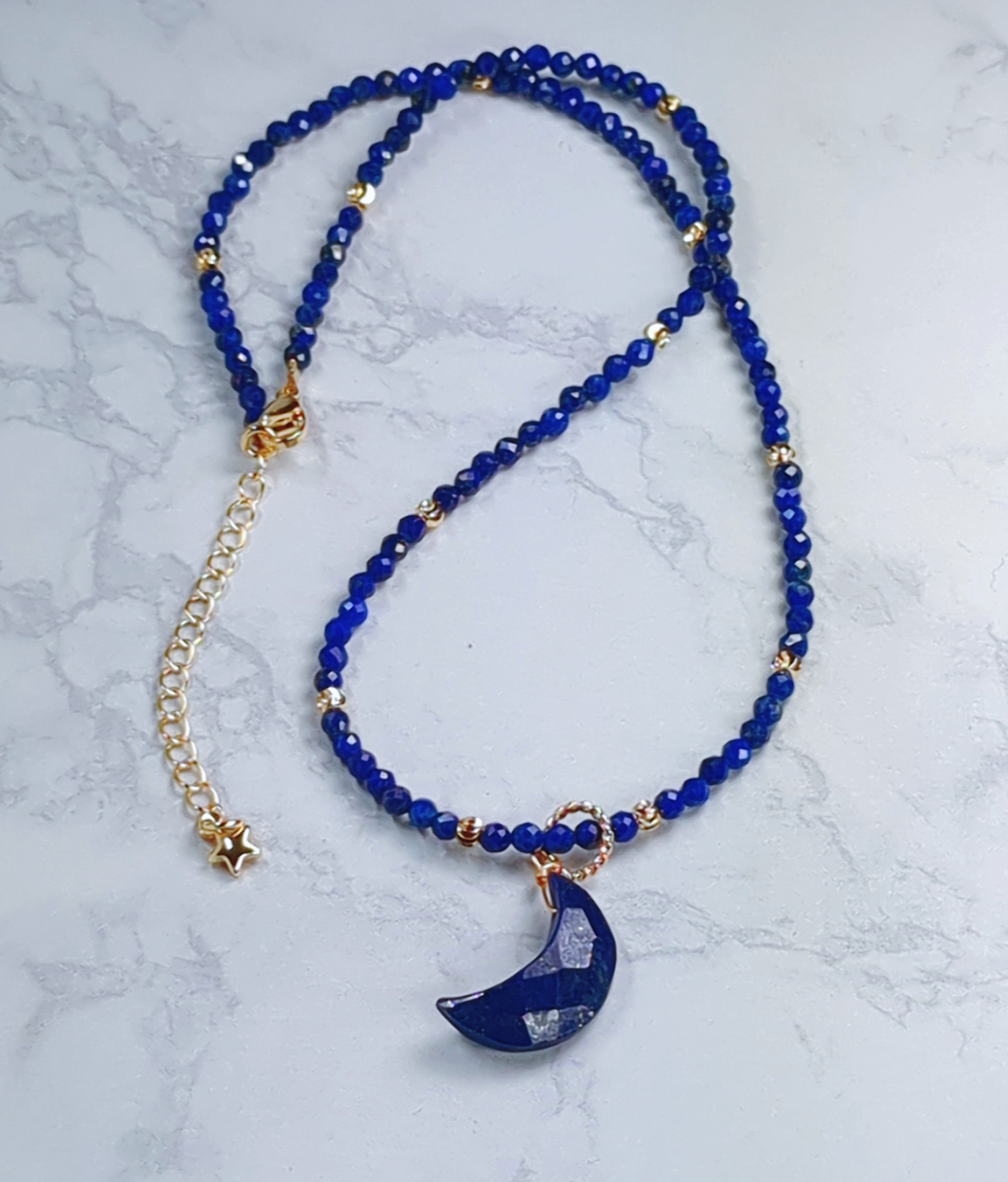 瑠璃色ハーフムーンラピスラズリとキラキラAAAラウンドカットの14kgfネックレス【Creema限定】