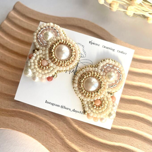 天然石とビーズ刺繍の大ぶりピアス イヤリング ピアス（スタッド・一粒 