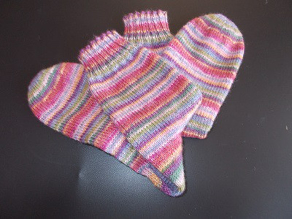 手編みの靴下　メリノウールで編んだ、絶妙な配色の靴下（女性用） 9枚目の画像