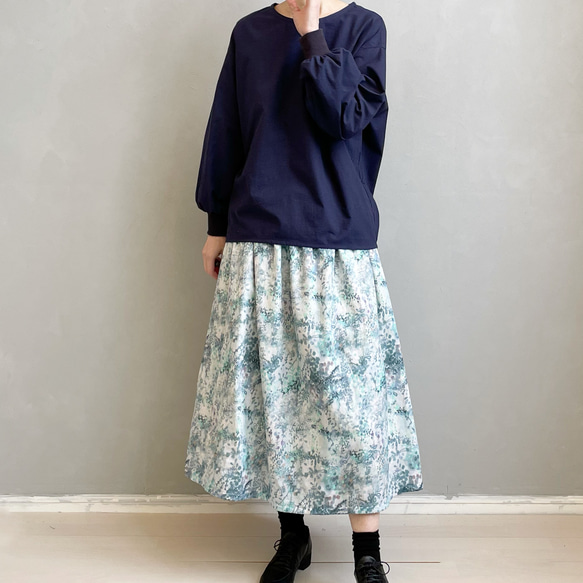 オリジナルテキスタイル「 花の庭 」フレアスカート。ダブルガーゼ。ブルー。【受注製作】 3枚目の画像