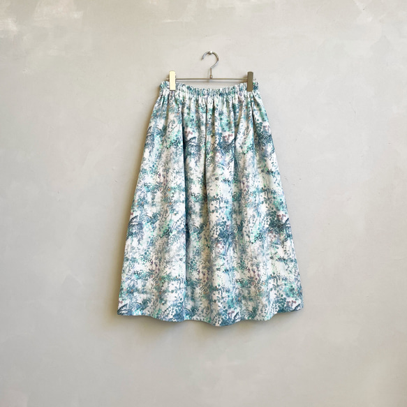 オリジナルテキスタイル「 花の庭 」フレアスカート。ダブルガーゼ。ブルー。【受注製作】 5枚目の画像