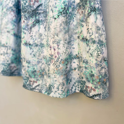 オリジナルテキスタイル「 花の庭 」フレアスカート。ダブルガーゼ。ブルー。【受注製作】 6枚目の画像