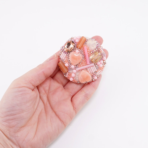【週末限定出品】 BISOU ピンクさんごのブローチ 単色のブローチ3 ビーズ刺繍 ピンク コラージュ ブローチ 月に
