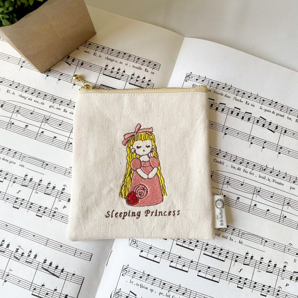 刺繍ポーチ✳︎オリジナルキャラクター✳︎シンプルポーチ✳︎プリンセス✳︎ぺたんこポーチ✳︎プレゼント 4枚目の画像