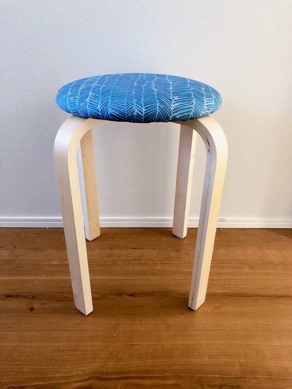 スツール　丸椅子　木製　スタッキングチェア   『　青波　』 2枚目の画像