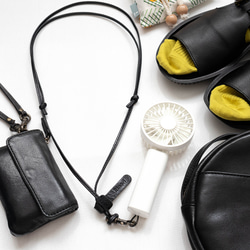 紐が余らない 日本製 スマホショルダーストラップ ネックストラップ 本革 レザー（ブラック/グレージュ） 8枚目の画像