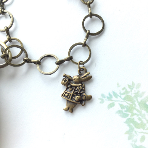 不思議の国のアリス・布告役のウサギの懐中時計のバッグチャーム