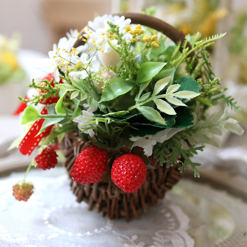 専用 イチゴの鉢植えとスイトピーアレンジ クレイフラワー 専用 イチゴの鉢植えとスイトピーアレンジ クレイフラワー 専用