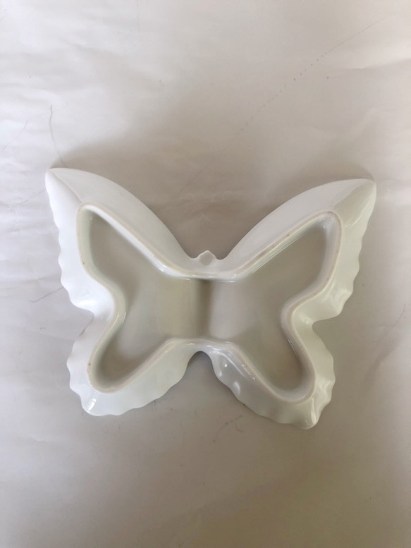 レーシーwhite・パピヨン（蝶々）のプレート（陶磁器） 10枚目の画像