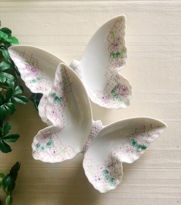 レーシーwhite・パピヨン（蝶々）のプレート（陶磁器） 小皿 HITOMI