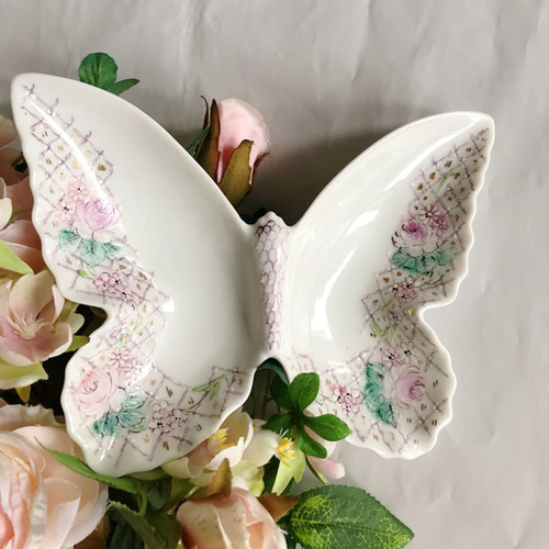 レーシーwhite・パピヨン（蝶々）のプレート（陶磁器） 小皿 HITOMI